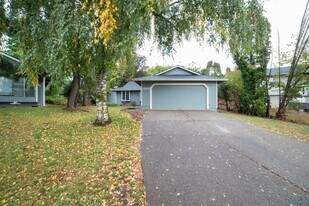 8835 SE Tiffany Ct in Clackamas, OR - Building Photo