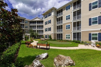 Album Monterey Pointe 55+ Active Adult Apartment Homes in Kissimmee, FL - Foto de edificio - Building Photo