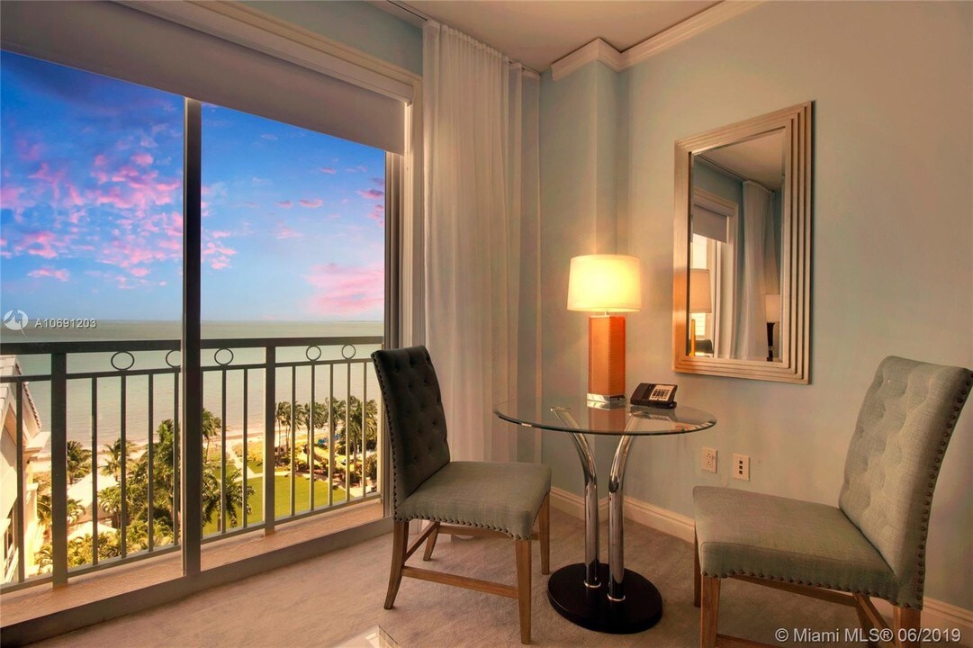 455 Grand Bay Dr-Unit -1025 in Key Biscayne, FL - Building Photo