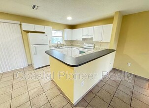 615 Royalty Ct in Kissimmee, FL - Foto de edificio - Building Photo