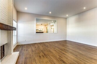 10403 High Hollows Dr in Dallas, TX - Building Photo - Building Photo