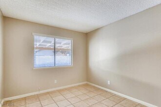 5204 Shady Grove Ln in Las Vegas, NV - Building Photo - Building Photo