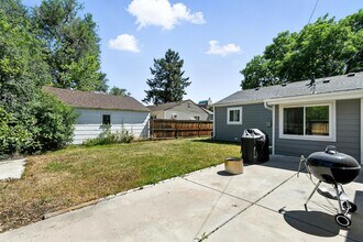 1251 S Seneca Way in Denver, CO - Foto de edificio - Building Photo