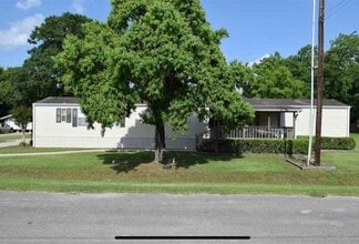 320 Stewart St in Kountze, TX - Building Photo - Building Photo