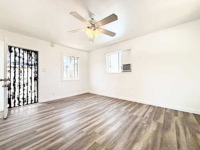 910 N Herbert Ave in Los Angeles, CA - Building Photo - Building Photo