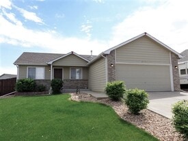 2500 Park View Dr in Evans, CO - Building Photo