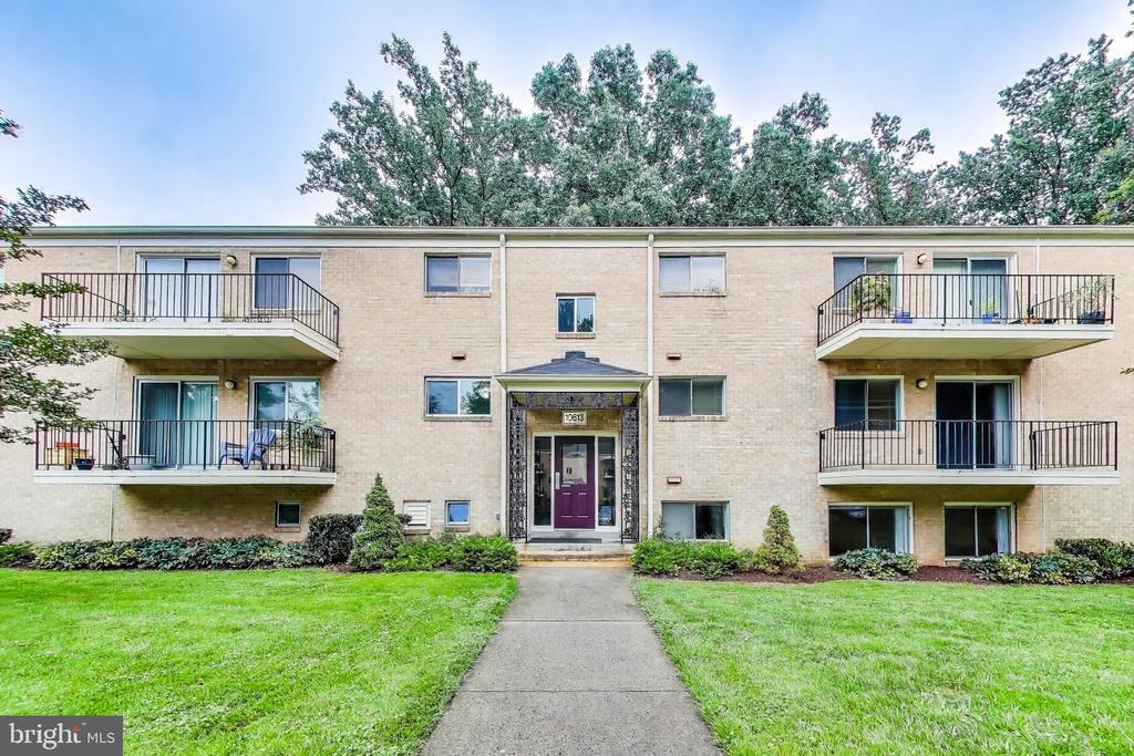 10613 Montrose Ave in Bethesda, MD - Building Photo