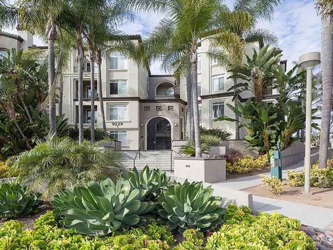 9263 Regents Rd in San Diego, CA - Building Photo - Building Photo