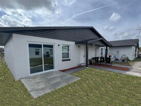3008 St Paul Dr in Winter Haven, FL - Building Photo