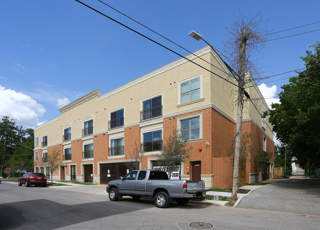 Seville Uptown in Austin, TX - Foto de edificio - Building Photo