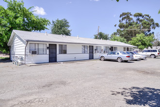 141-147 Brown St in Vacaville, CA - Building Photo - Building Photo