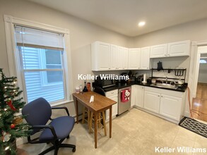276 E Cottage St, Unit 3 in Boston, MA - Building Photo - Building Photo