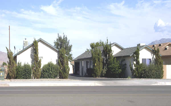 13576 Algonquin Rd in Apple Valley, CA - Building Photo