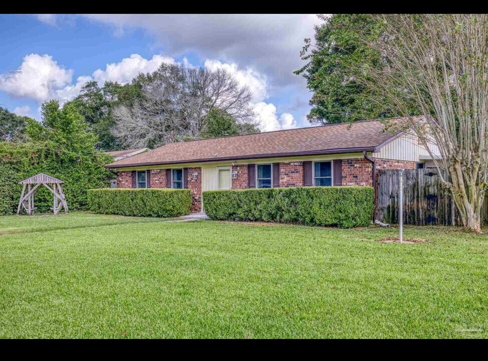 4866 Cuerro Ct in Pensacola, FL - Foto de edificio