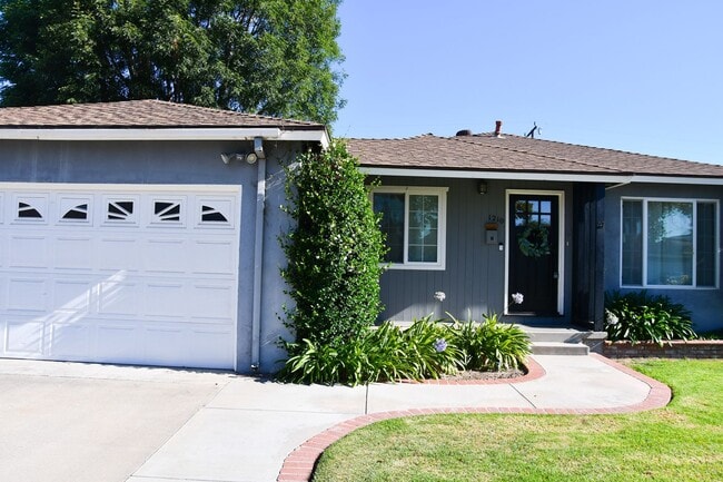 property at 1210 E Oakmont Ave