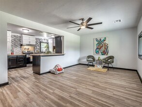 1618 Carlisle Ct in The Village, OK - Building Photo - Building Photo