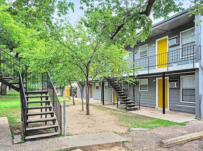 903 Springdale Rd in Austin, TX - Building Photo - Building Photo