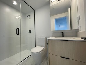 13738 Central Ave in Surrey, BC - Building Photo - Building Photo