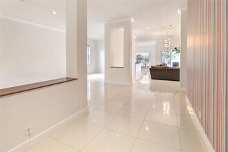 1600 Blue Jay Cir in Weston, FL - Building Photo - Building Photo