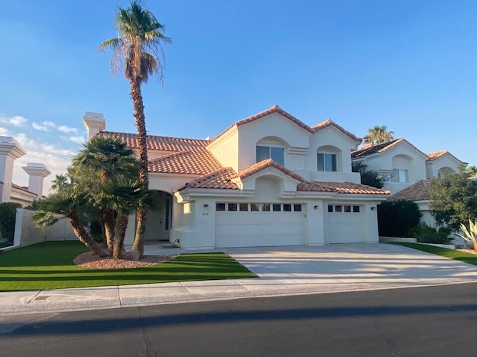 8132 Bay Harbor Dr in Las Vegas, NV - Building Photo