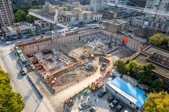 2444 Yonge St in Toronto, ON - Building Photo - Building Photo