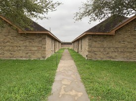 1514 Acme Ln, Unit Acme C in Edinburg, TX - Building Photo