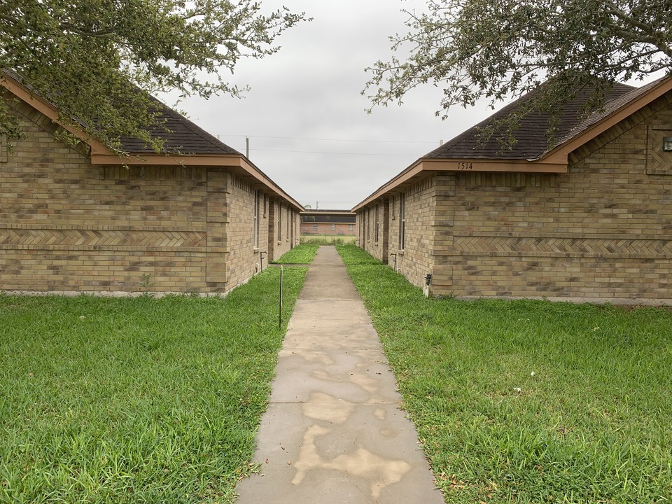 1514 Acme Ln, Unit Acme A in Edinburg, TX - Foto de edificio