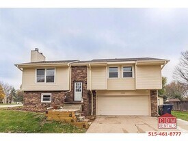 4332 Park Ct in Urbandale, IA - Building Photo