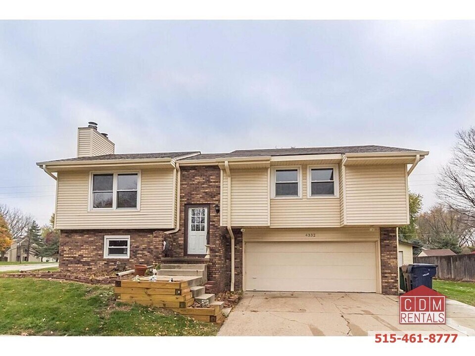 4332 Park Ct in Urbandale, IA - Building Photo