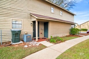 200 Parma Dr in Daphne, AL - Building Photo
