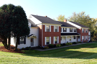 Woodside Terrace Apartments in Canton, OH - Foto de edificio - Building Photo