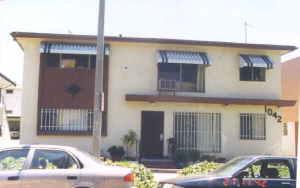 1042 N Orange Grove Ave in Los Angeles, CA - Building Photo