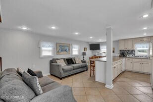 21 Peterson Ln in Lavallette, NJ - Building Photo