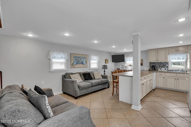 property at 21 Peterson Ln