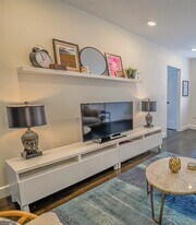 818 1/2 California Ave, Unit 2 in Los Angeles, CA - Building Photo