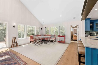 9 Woodland Ave in Westhampton Beach, NY - Building Photo - Building Photo