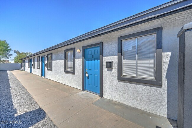 2424 N 17th St, Unit 3 in Phoenix, AZ - Foto de edificio - Building Photo