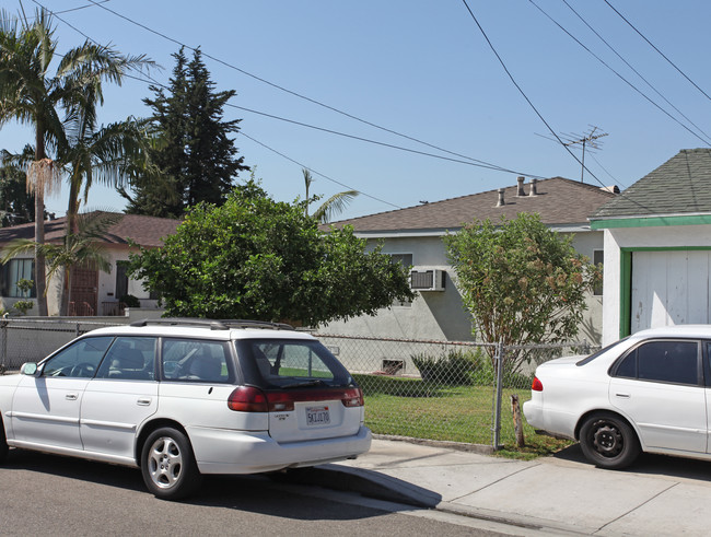 6815 Orchard Ave in Bell, CA - Building Photo - Building Photo