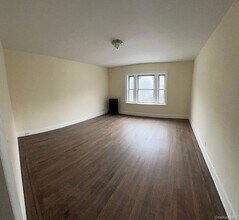 369 Warburton Ave, Unit 2B in Yonkers, NY - Foto de edificio - Building Photo