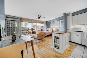 300 N State St in Chicago, IL - Building Photo - Building Photo