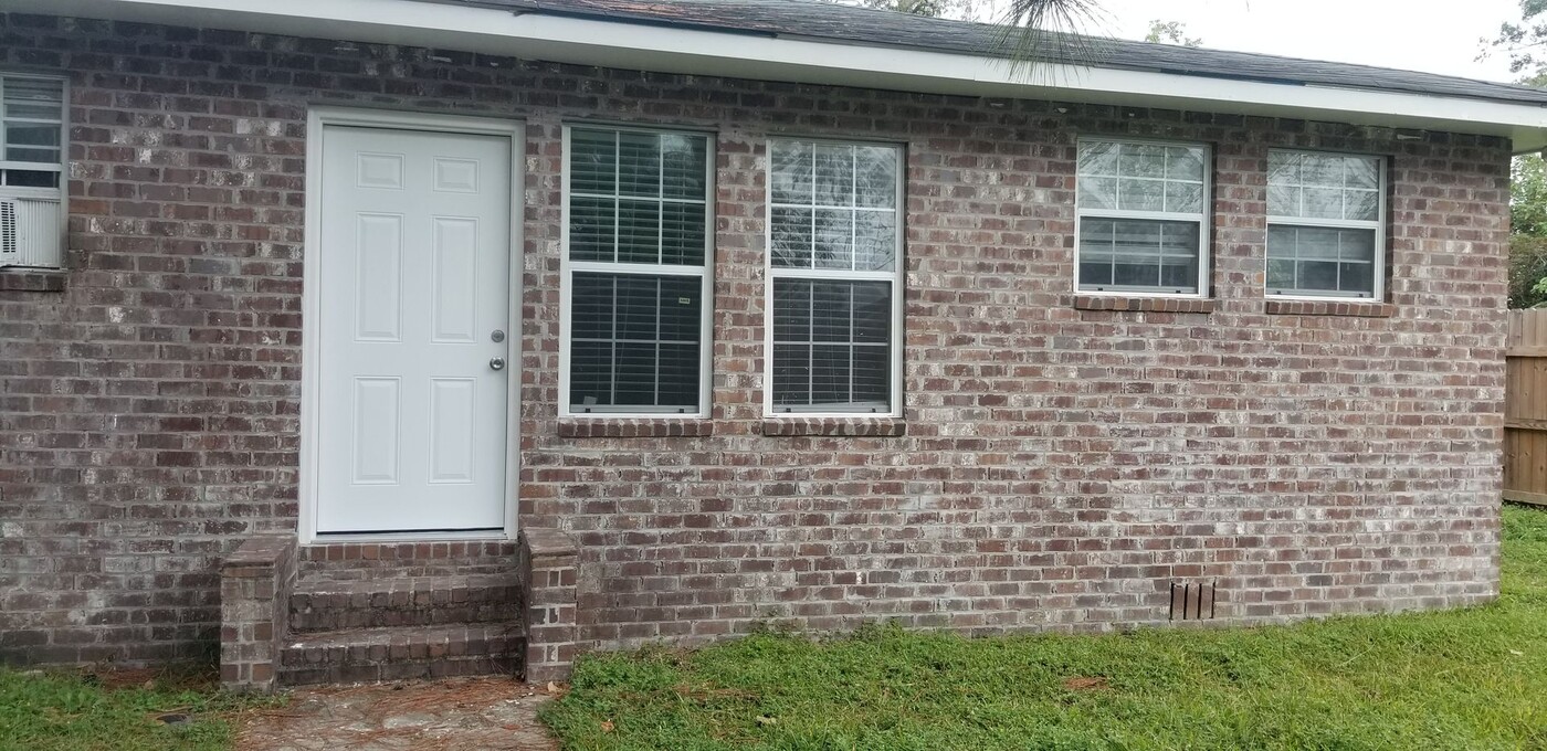 786 Burbridge St in Port Allen, LA - Building Photo