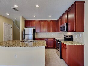 3320 Windsor Lake Cir in Sanford, FL - Building Photo - Building Photo