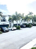 4536 E Aqua Bella Ln in Davie, FL - Building Photo