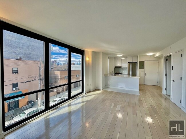 27-40-40 21st St in Queens, NY - Building Photo - Building Photo