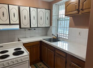 2613 Bergenline Ave, Unit 8 in Union City, NJ - Foto de edificio - Building Photo