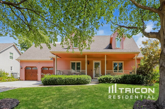 property at 121 SE Nottingham Ct