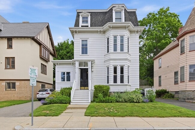 property at 4 Lombard St