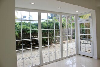 1265 Bienveneda Ave in Pacific Palisades, CA - Foto de edificio - Building Photo