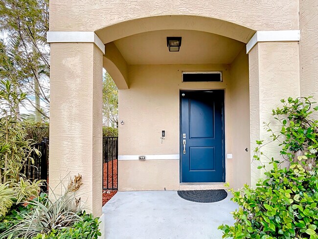 4999 Haverhill Pointe Dr in Haverhill, FL - Building Photo - Building Photo