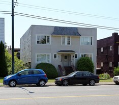 2466 W 4th Ave in Vancouver, BC - Building Photo